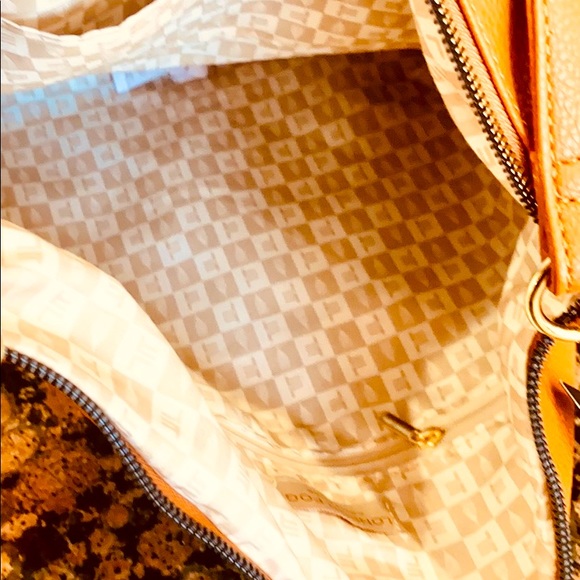 Gorgeous London Fog Hobo hand bag. - Picture 7 of 8